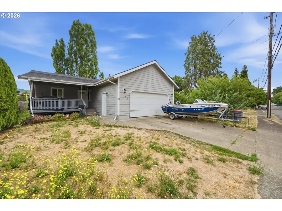 783 W Main St, Sheridan, OR 97378 - #2