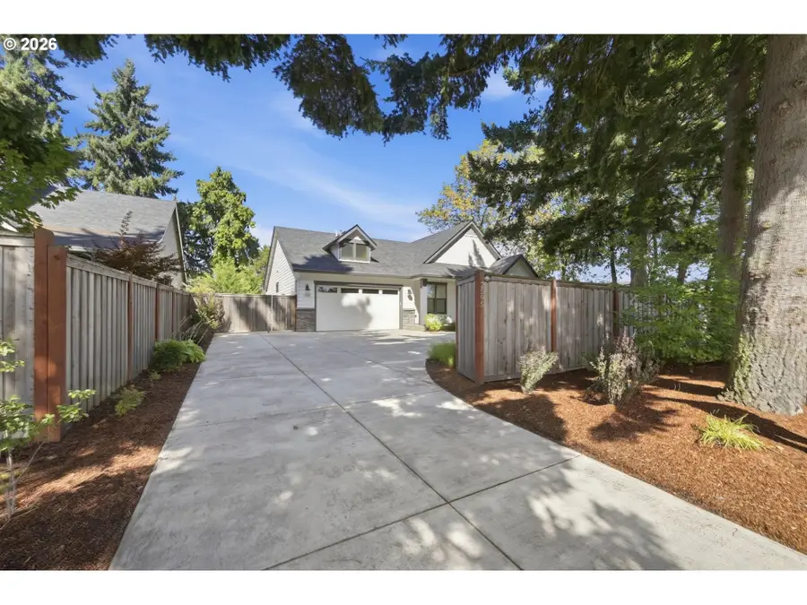 2595 Crescent Ave, Eugene, OR 97408 - #2