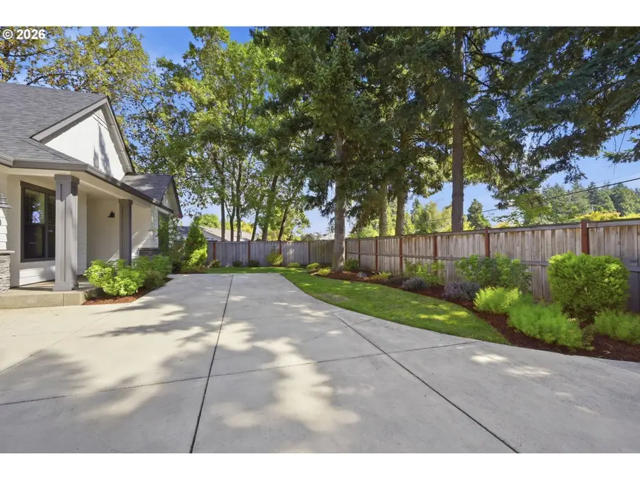 2595 Crescent Ave, Eugene, OR 97408 - #3