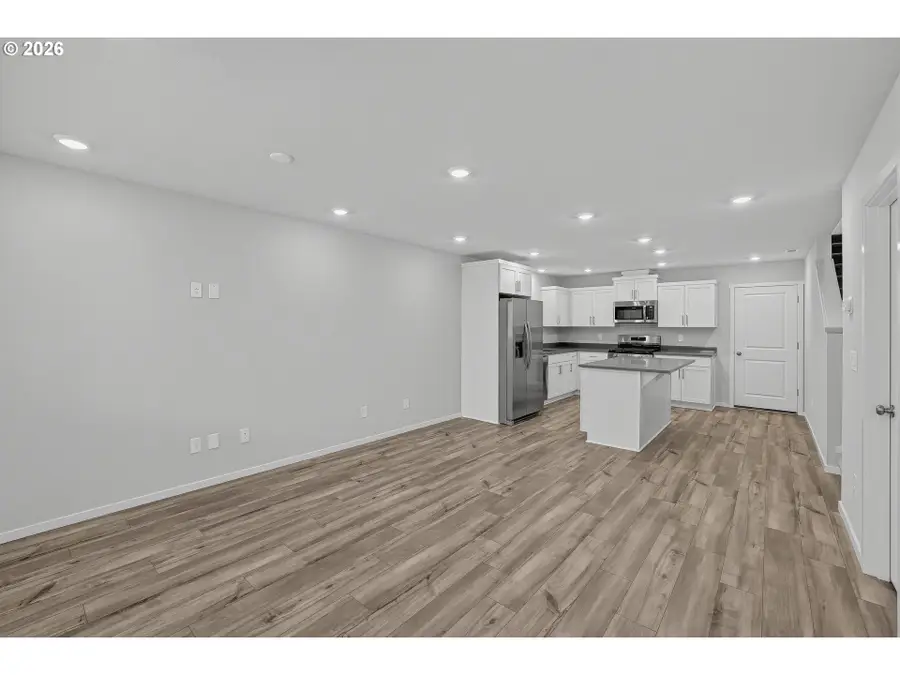 885 Kirksey St, Woodburn, OR 97071 - #2