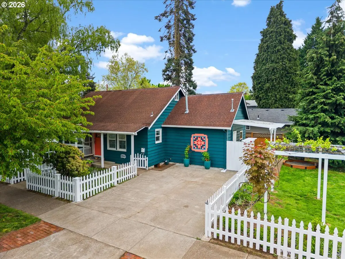 374 NE Edison St, Hillsboro, OR 97124 - #1