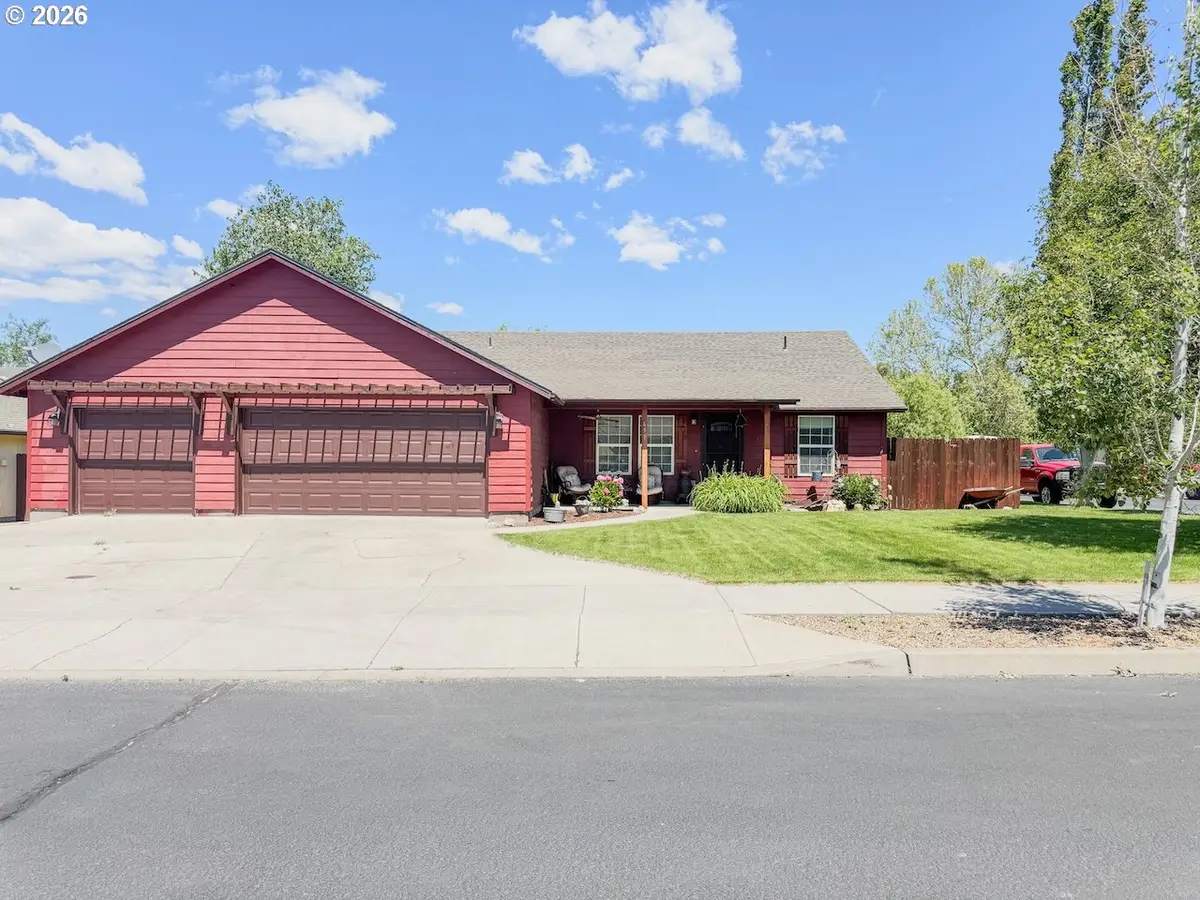 699 NE Fieldstone Ln, Prineville, OR 97754 - #1