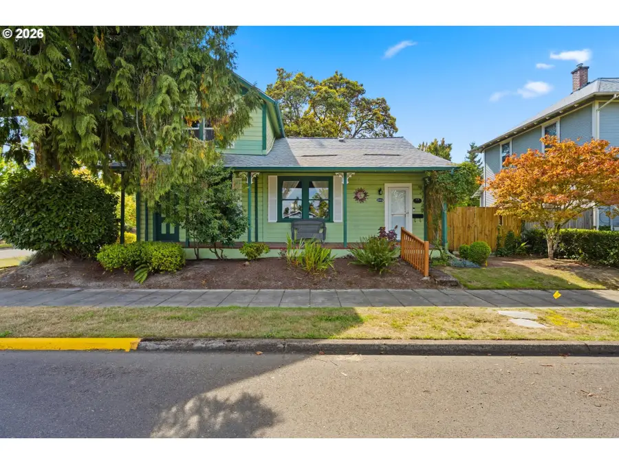 1046 NE 2nd St, McMinnville, OR 97128 - #2