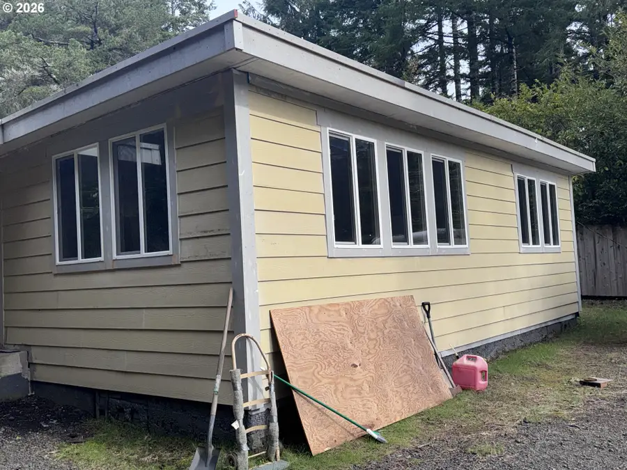 4923 Mitchell Loop Rd, Florence, OR 97439 - #2