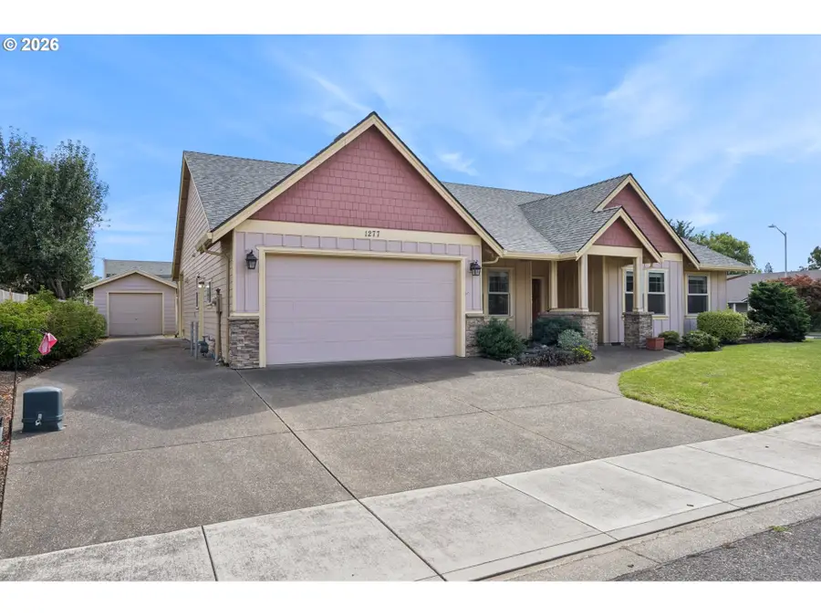 1277 Robert St, Woodburn, OR 97071 - #2