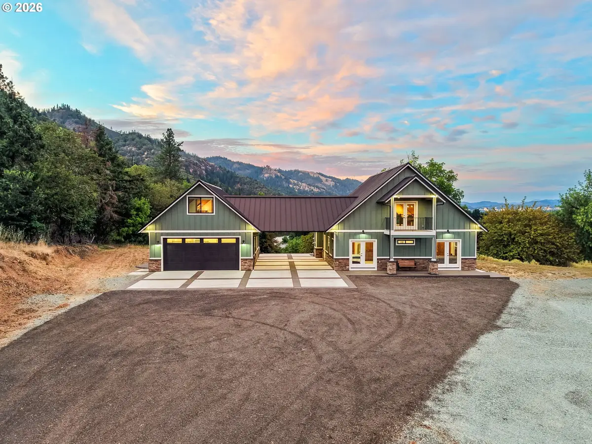 3716 Weaver Rd, Riddle, OR 97469 - #1