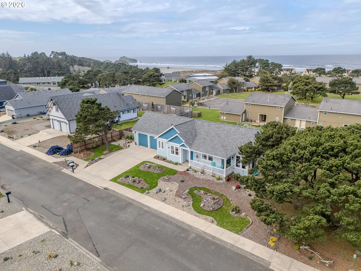 3214 Lincoln Ave Sw, Bandon, OR 97411 - #1
