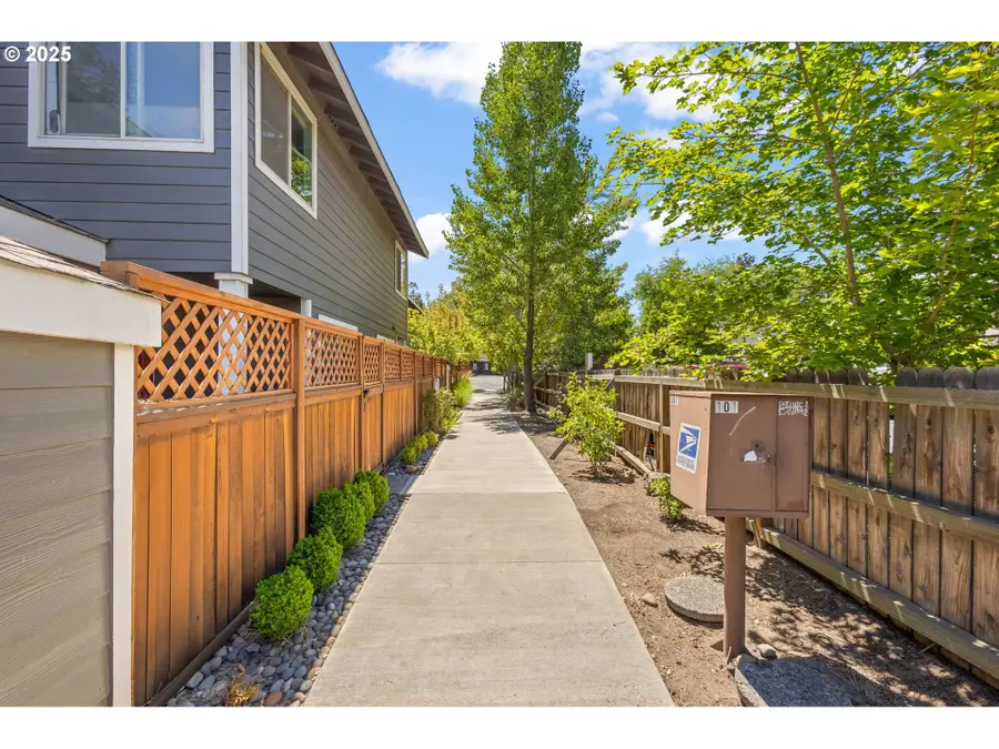 111 NW Hawthorne Ave #1, Bend, OR 97703 - Image #3