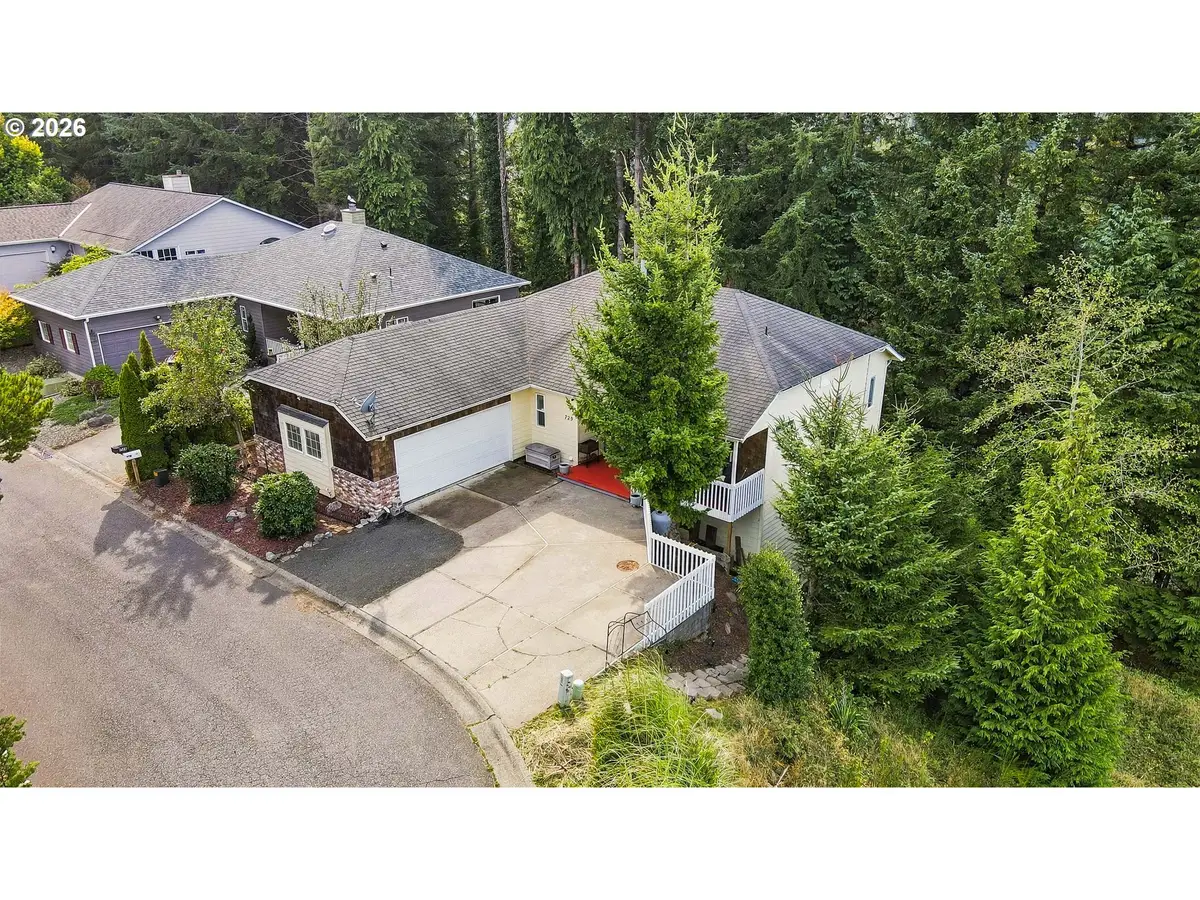 729 N 8th St, Coos Bay, OR 97420 - #1