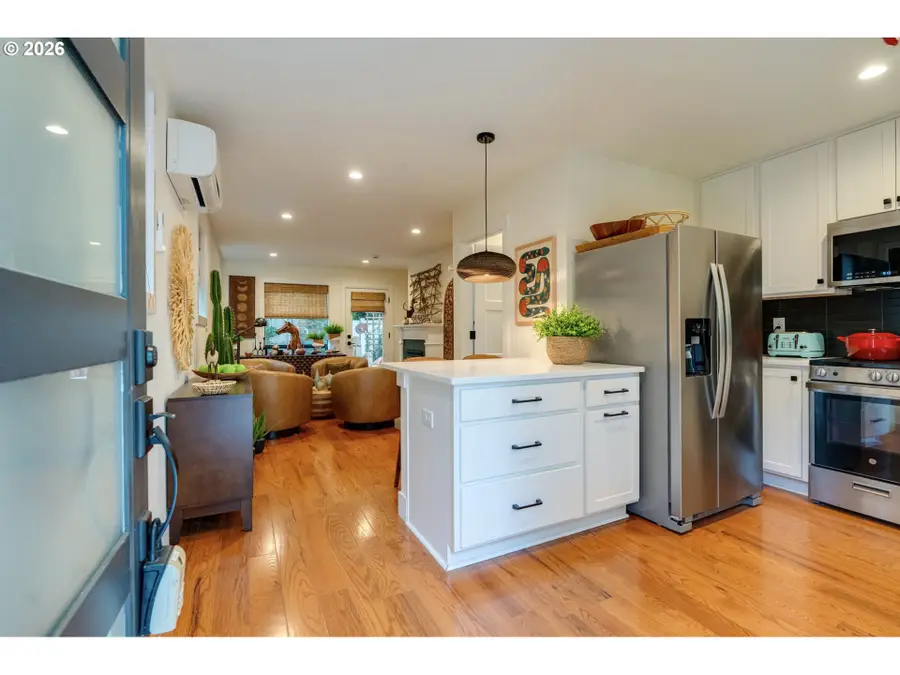 1420 SE Claybourne St #C, Portland, OR 97202 - #2