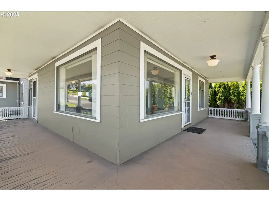 406 W C St, Rainier, OR 97048 - #3