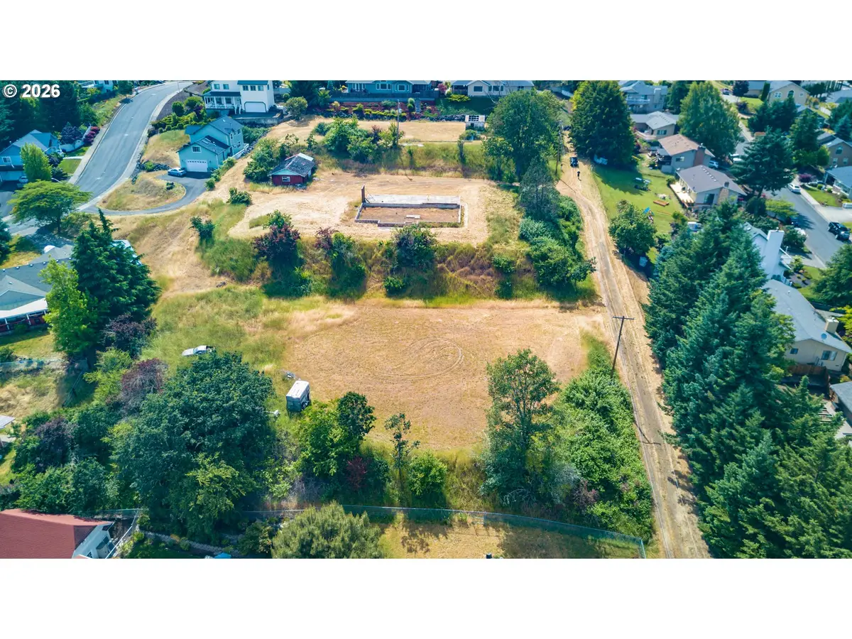 2240 NW Merle Ave, Roseburg, OR 97471 - #1