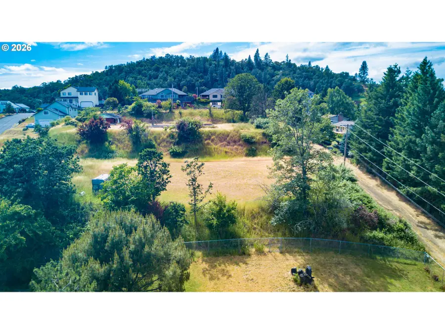 2240 NW Merle Ave, Roseburg, OR 97471 - #3