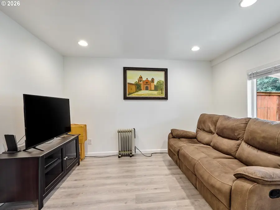 5905 SE Hazel Pl, Milwaukie, OR 97222 - #2