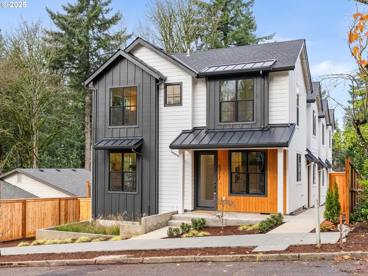 5215 SW Vacuna St, Portland, OR 97219 - #1