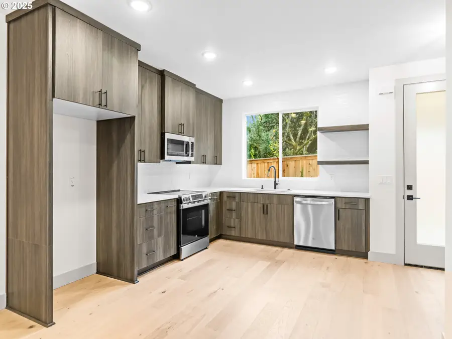 5215 SW Vacuna St, Portland, OR 97219 - #2