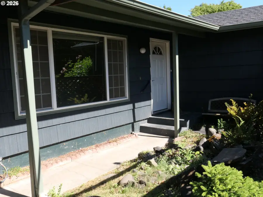 1805 Hemlock St, Eugene, OR 97404 - #3
