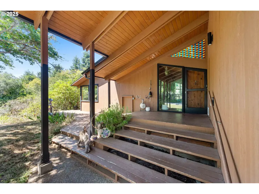 705 Ohio Ave Ne, Bandon, OR 97411 - Image #2