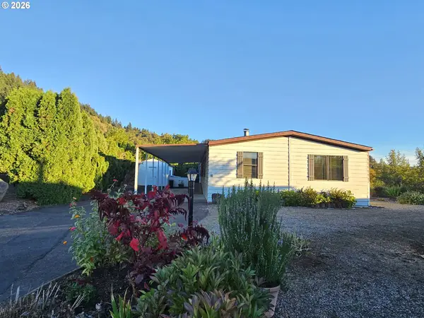 5400 Meeker Dr #33, Kalama, WA 98625