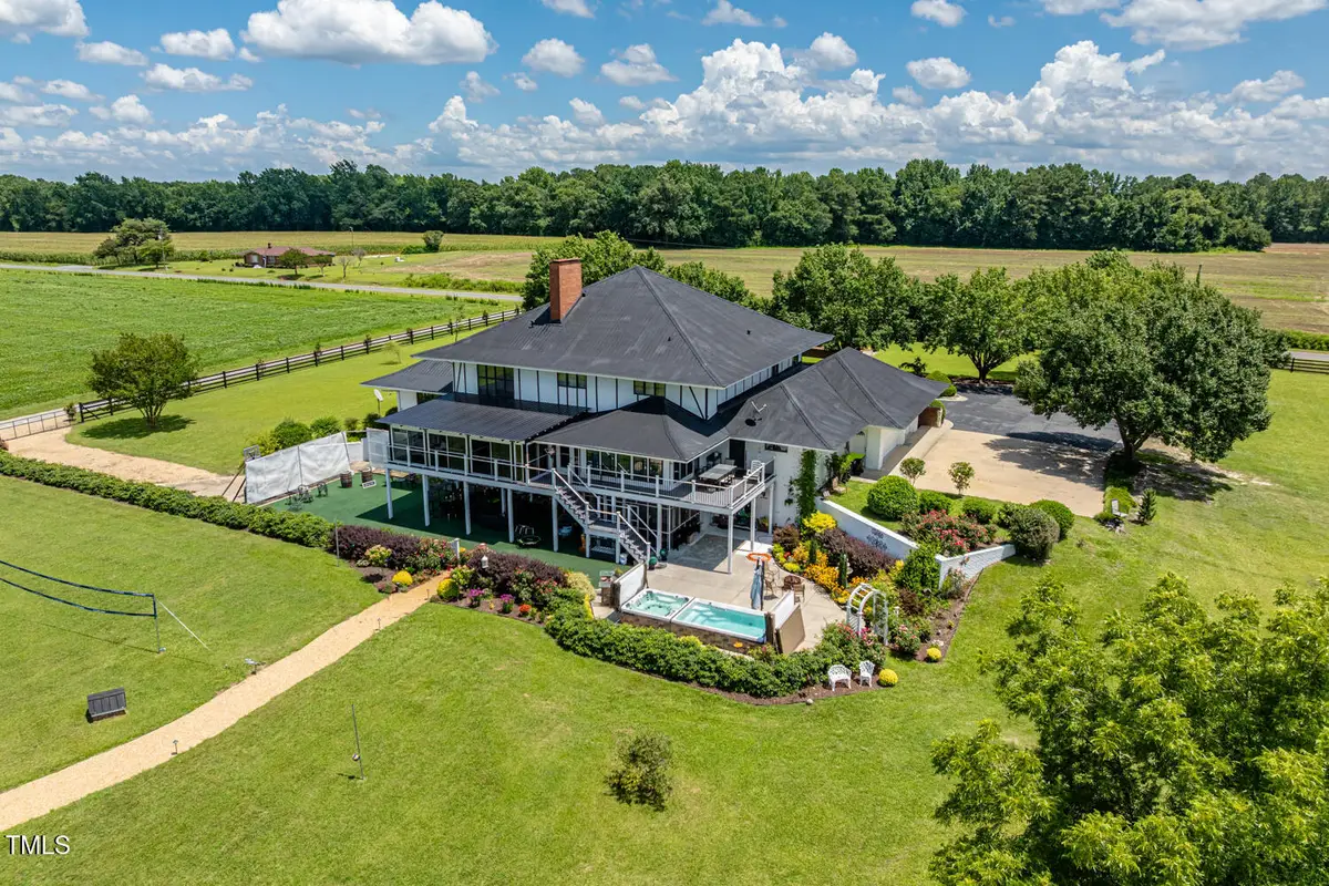 410 E Barefoot Road, Newton Grove, NC 28366 - Image #1