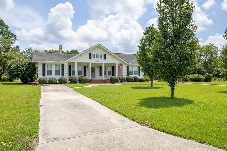 704 N Lincoln Street, Benson, NC 27504 - Image #3