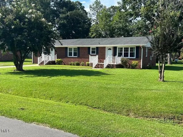 111 Colonial Drive, Clinton, NC 28328