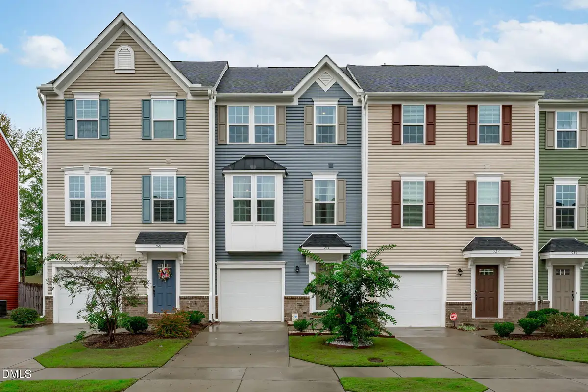 925 Arnold Place Drive, Fuquay Varina, NC 27526 - Image #1