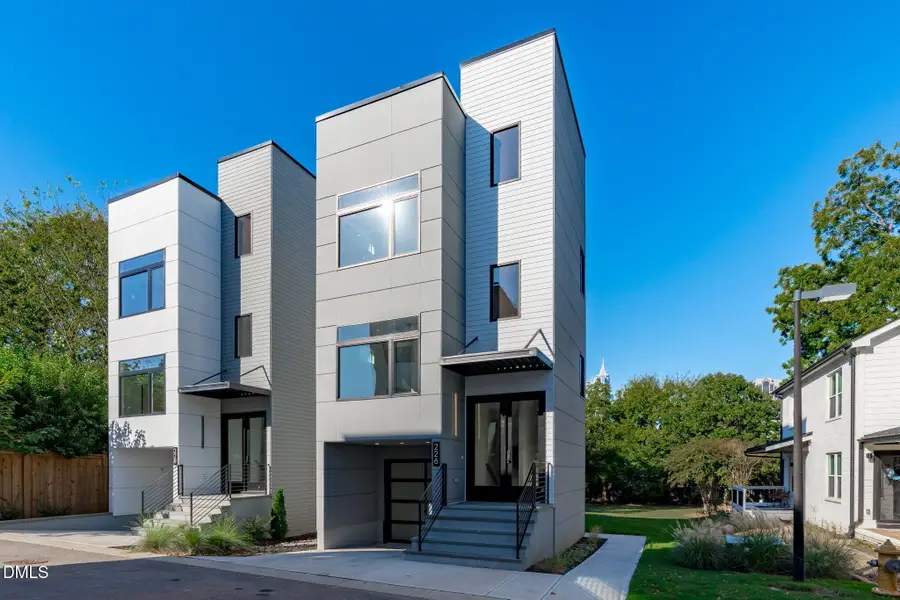 226 Woodsborough Place, Raleigh, NC 27601 - Image #3