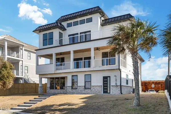 208 Radio Island Road, Morehead City, NC 28557