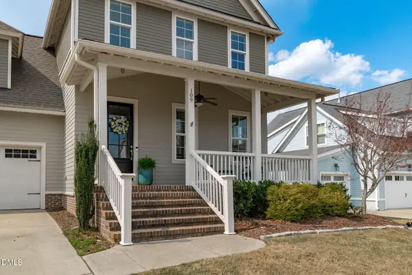 109 Split Trunk Path, Holly Springs, NC 27540