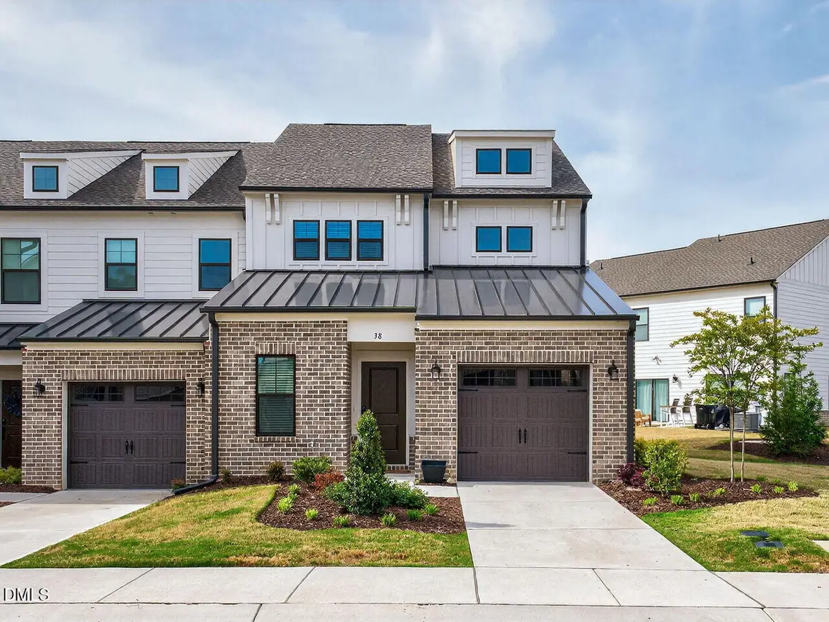 38 N District Avenue, Clayton, NC 27527 - #1