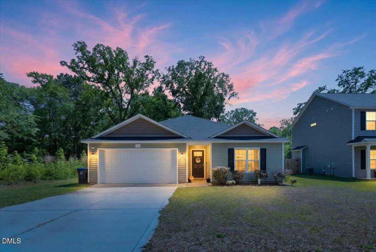 311 W 6th Avenue, Raeford, NC 28376 - #1