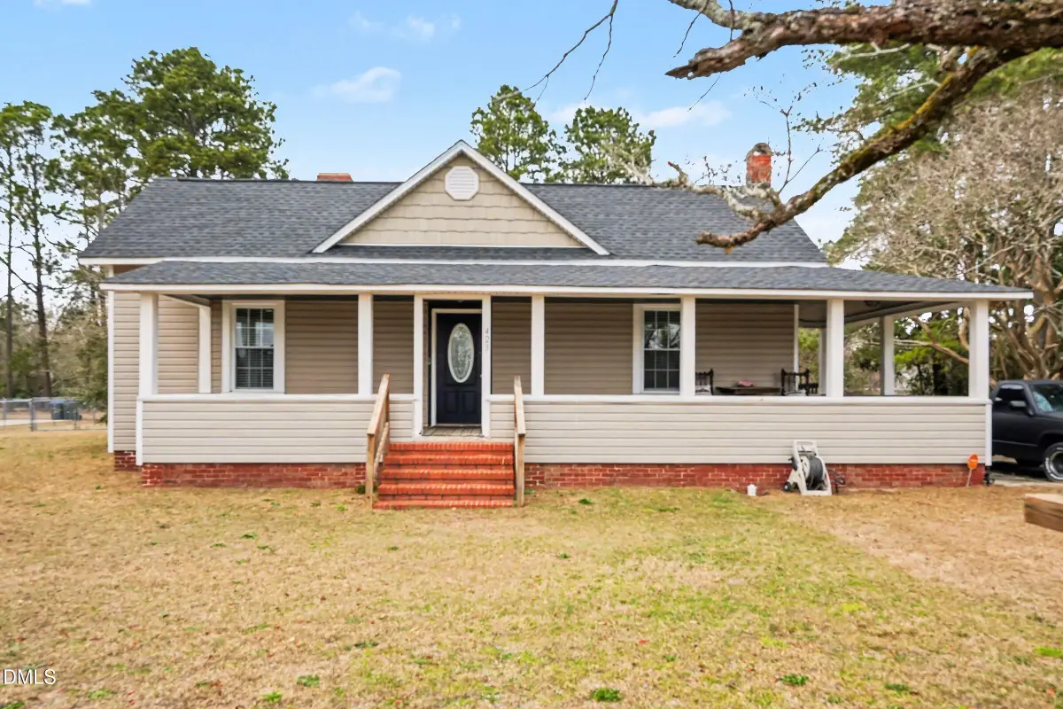 423 E Edinborough Avenue, Raeford, NC 28376 - #1
