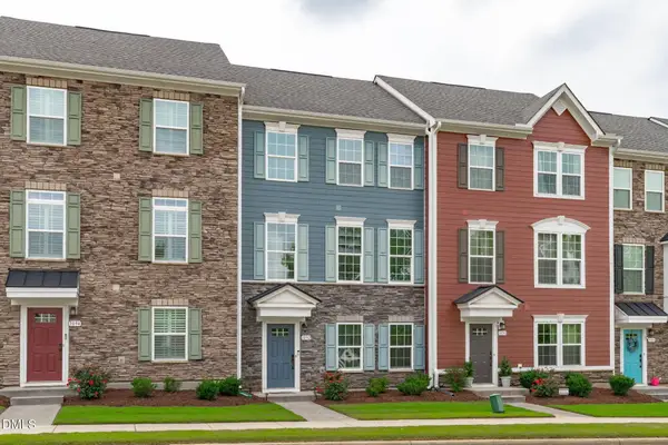 1092 Ambergate Station, Apex, NC 27502