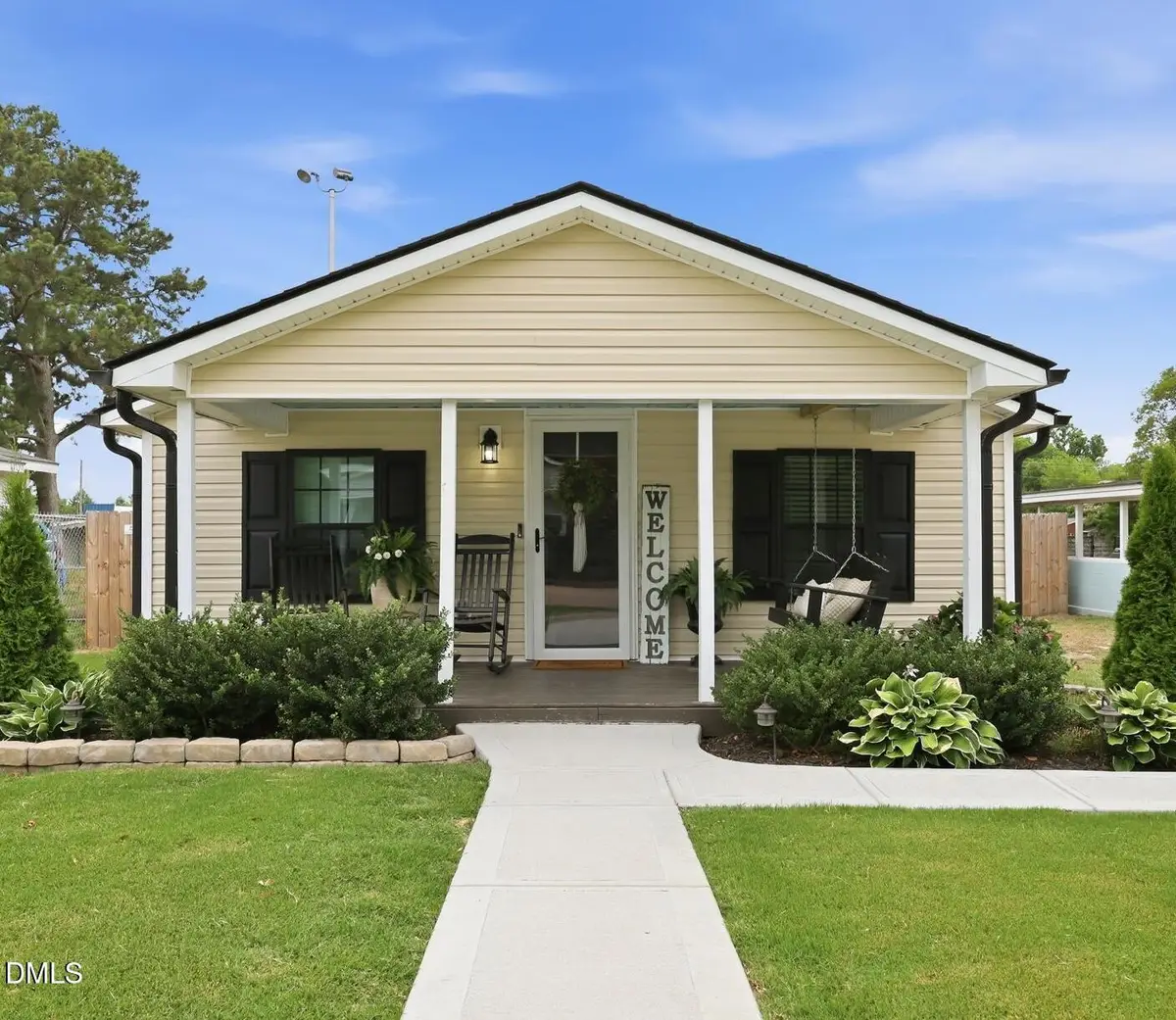 215 W Brocklyn Street, Benson, NC 27504 - #1