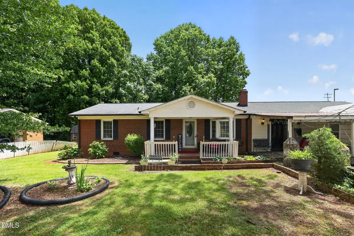 202 Newbold Street, Lincolnton, NC 28092 - #1