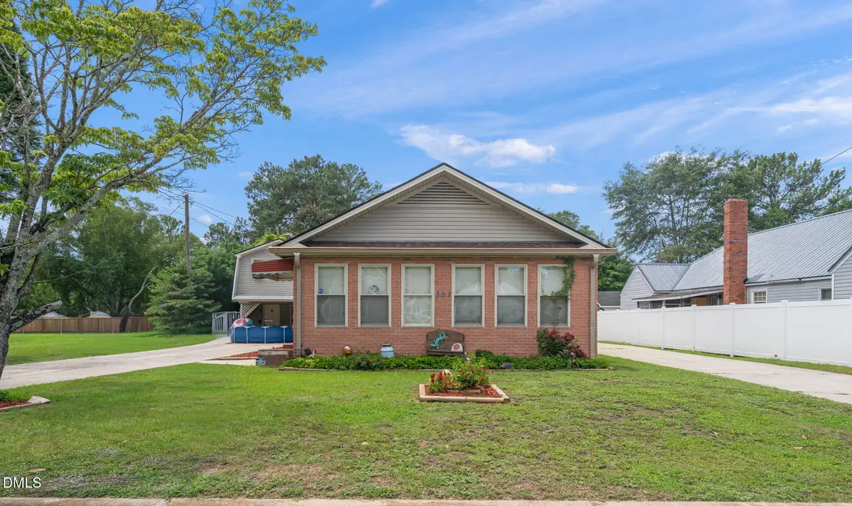 307 W Canary Street, Dunn, NC 28334 - #1