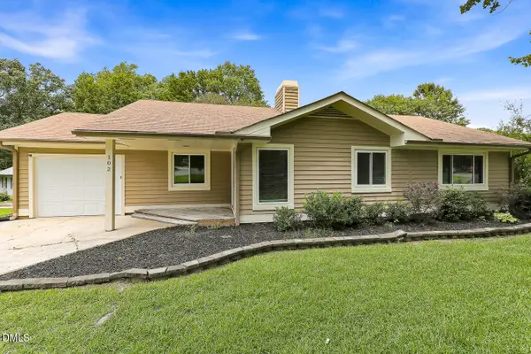 102 Oaklake Court, Fuquay Varina, NC 27526
