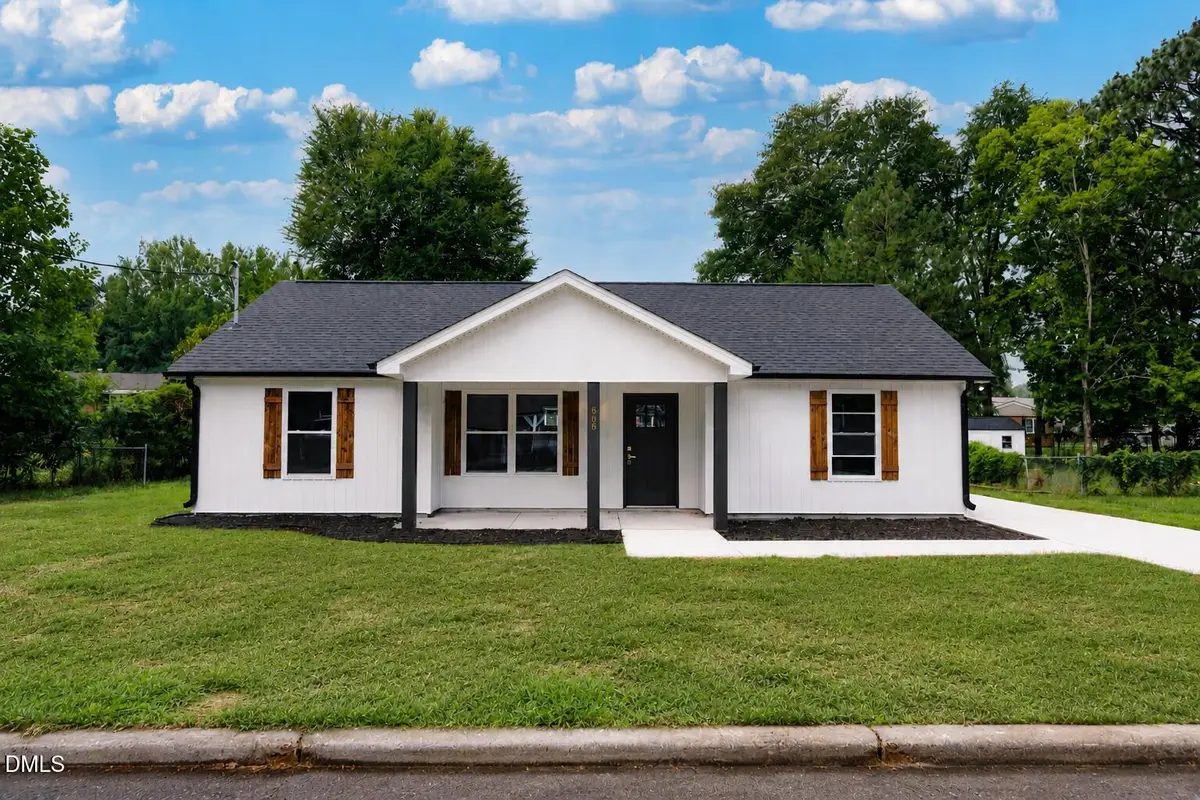 606 E Bay Street, Dunn, NC 28334 - #1