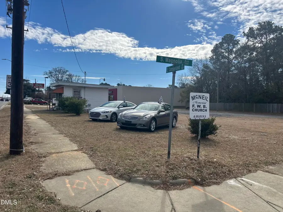 207 S Magnolia Avenue, Dunn, NC 28334 - #3