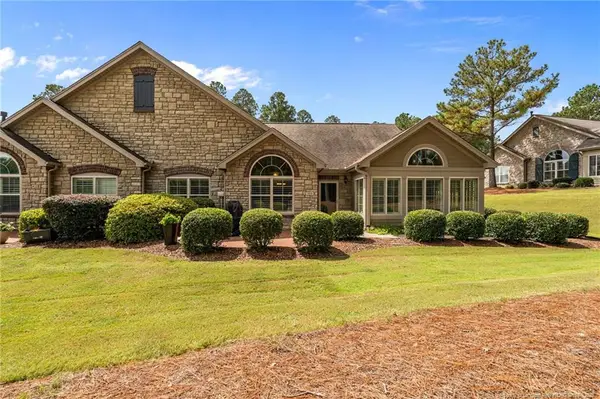 105 E Chelsea Court, Southern Pines, NC 28387