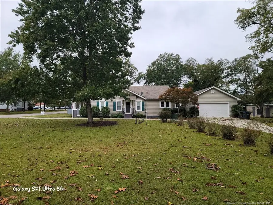 209 E Elwood Avenue, Raeford, NC 28376 - #2