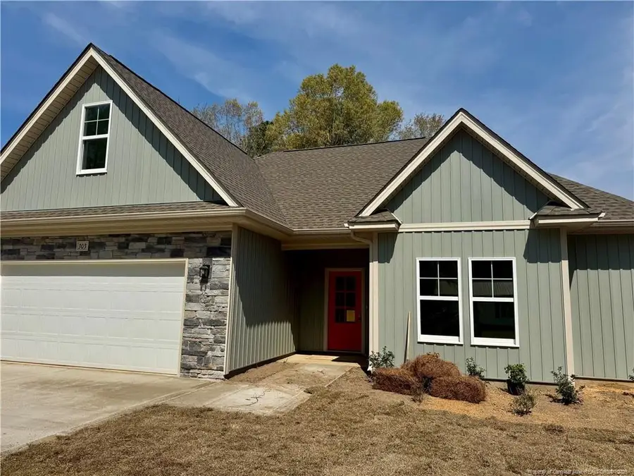 303 E 7th Avenue, Raeford, NC 28376 - #3