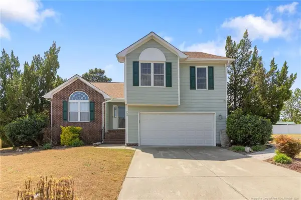 704 Fairbluff Drive, Hope Mills, NC 28348