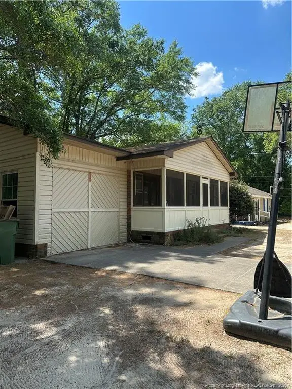 109 W Chestnut Street, Maxton, NC 28364