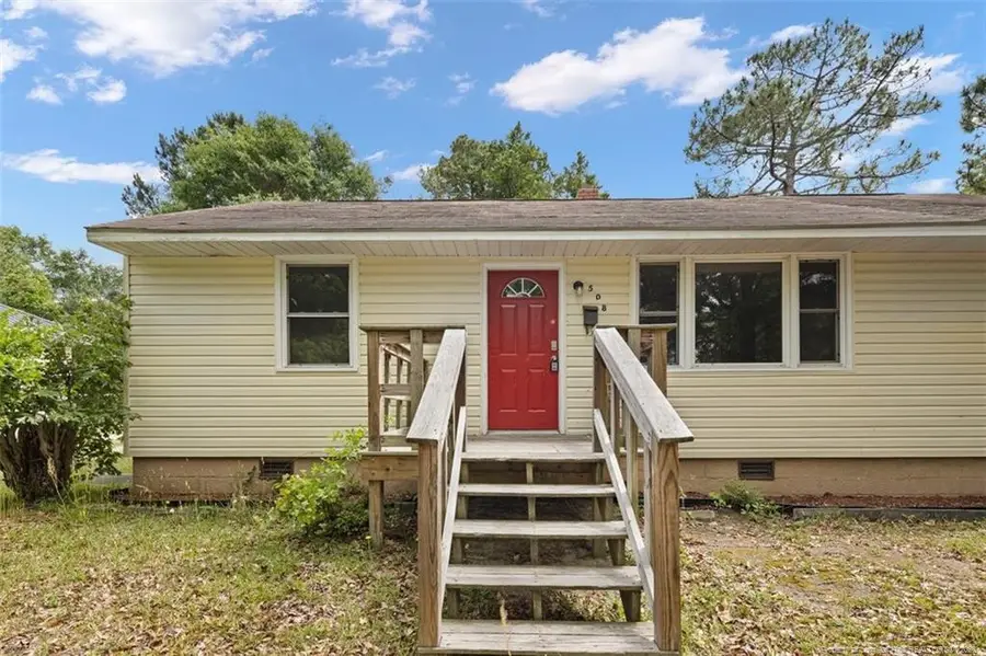 508 E 6th Avenue, Raeford, NC 28376 - #2