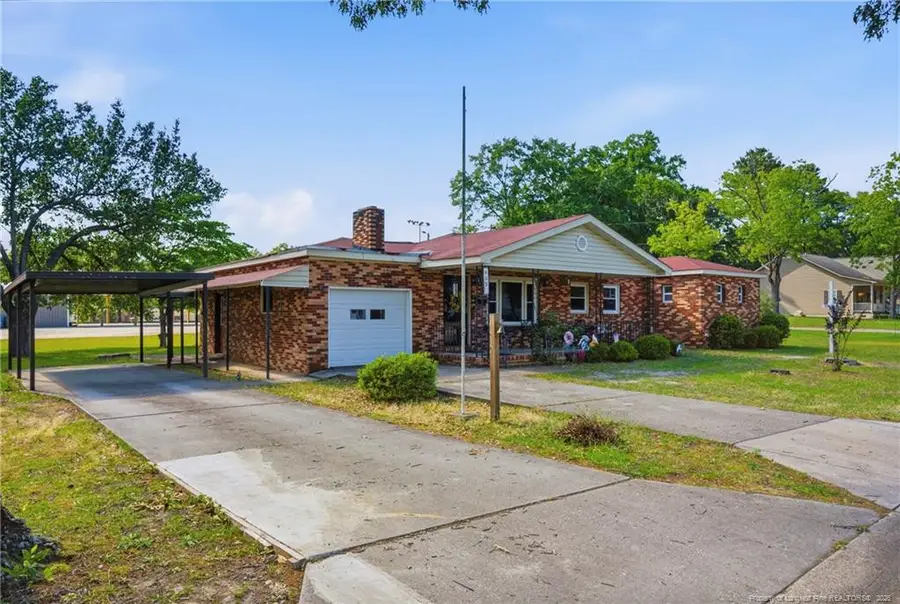409 N 4th Street, Saint Pauls, NC 28384 - #3