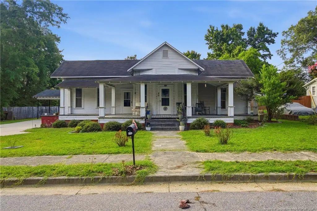 206 E 2nd Avenue, Red Springs, NC 28377 - #1