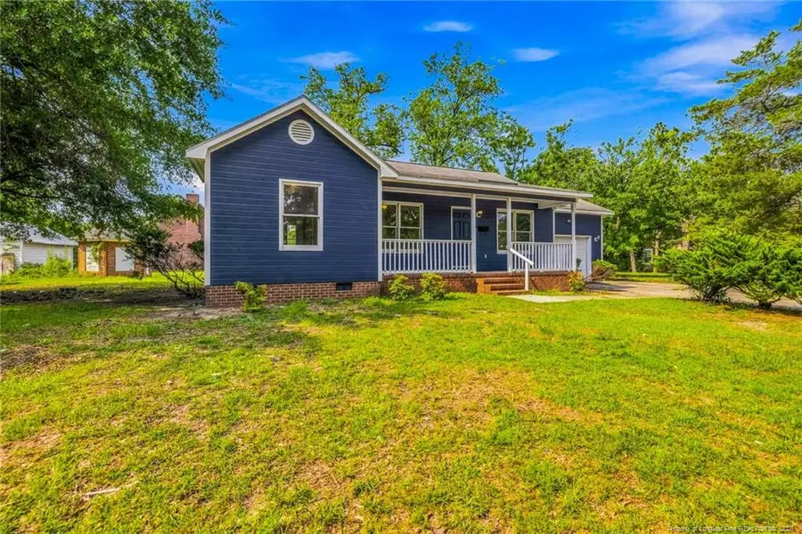302 W 6th Avenue, Raeford, NC 28376 - #2