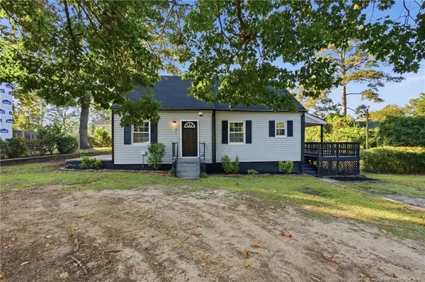 211 W Central Avenue, Raeford, NC 28376